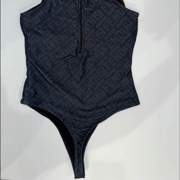 Skims x fendi bodysuit - Picture 4 of 5